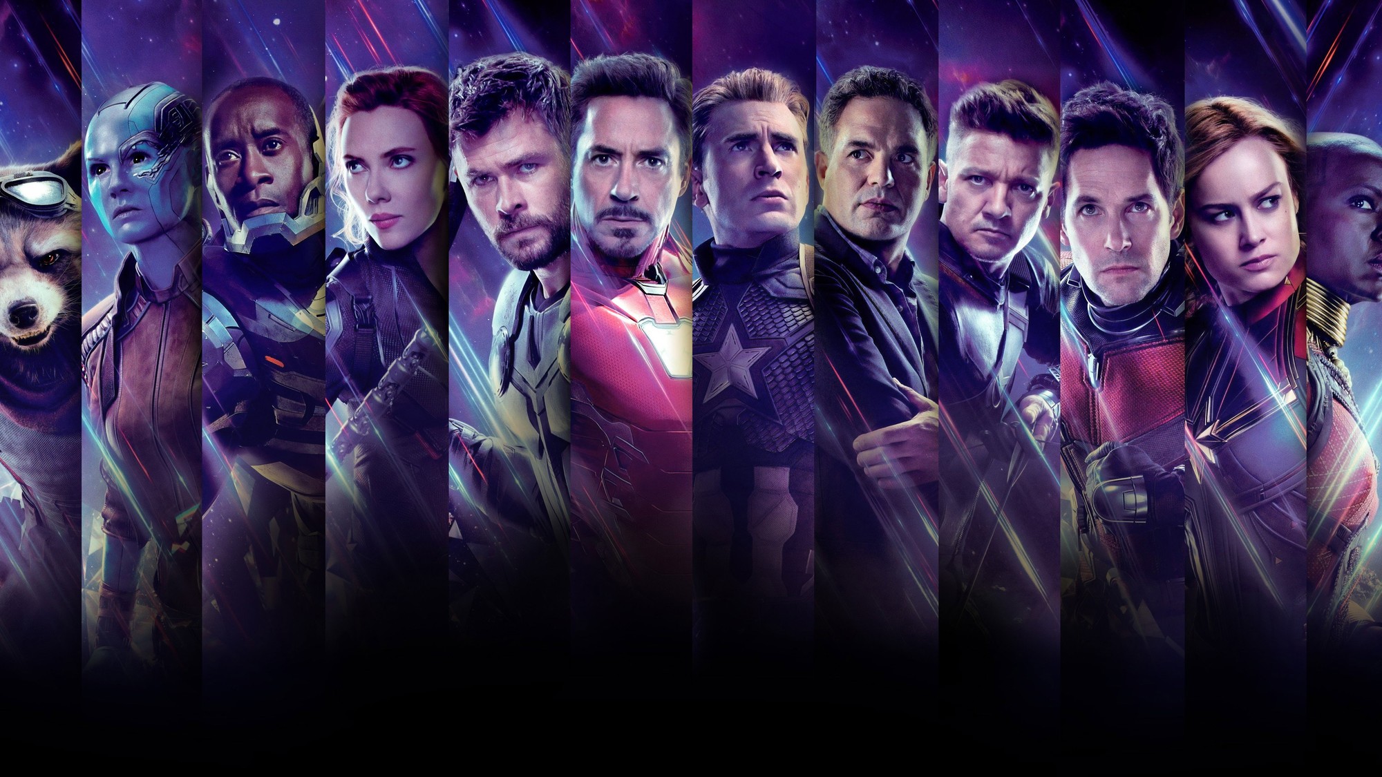 Mosaico vertical con los personajes principales de los Vengadores en franjas paralelas, entre ellos Iron Man, Thor, el Capitán América y Ojo de Halcón