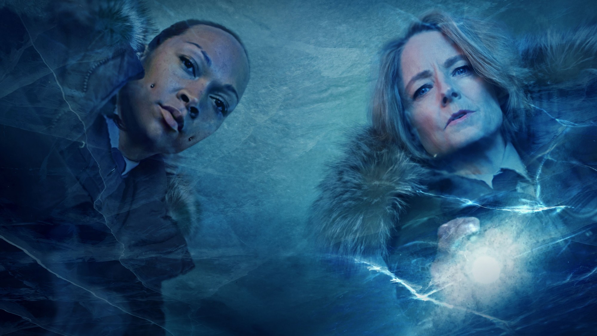Kali Reis y Jodie Foster bajo una capa de hielo en una imagen promocional de True Detective: Night Country