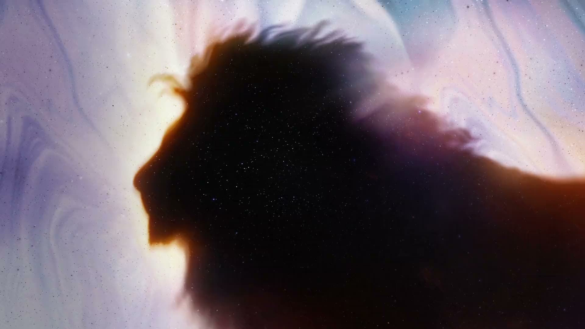 Silueta del león Aslan rellena de estrellas sobre un fondo de nubes cósmicas en tonos lila y dorados